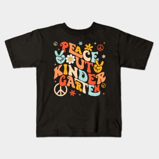 Peace Out Kindergarten Retro Teacher Kids Last Day Of School Kids T-Shirt